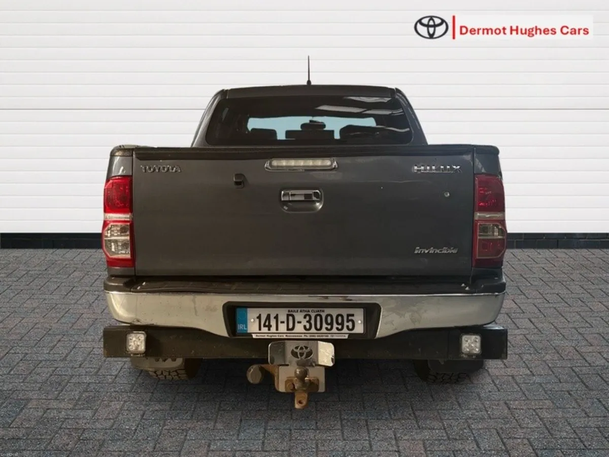 Toyota Hilux 3.0 D-4D 4X4 D'CAB INVINC INVINCIBLE - Image 4