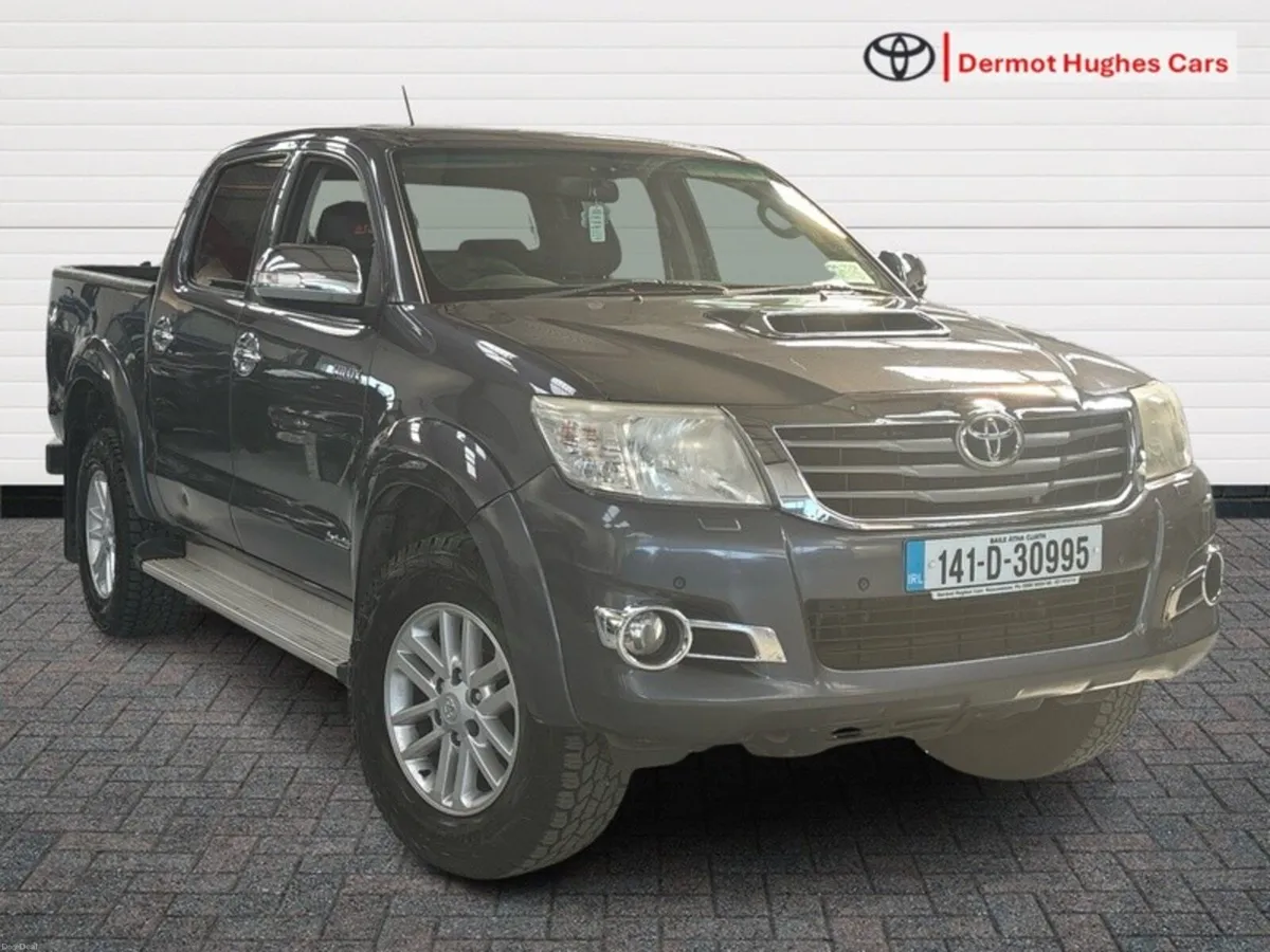 Toyota Hilux 3.0 D-4D 4X4 D'CAB INVINC INVINCIBLE - Image 1
