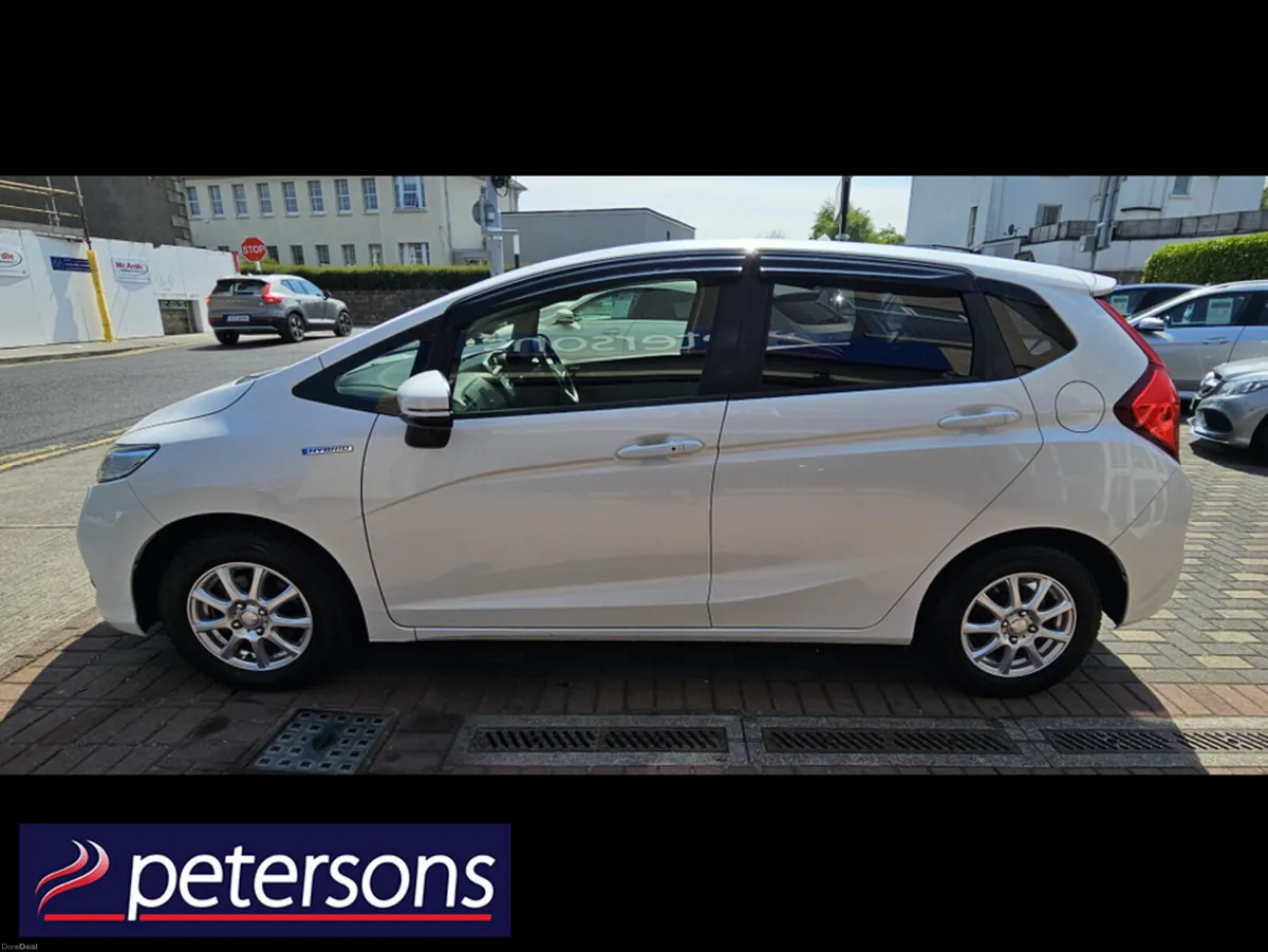 Honda Fit 1.5 PETROL HYBRID AUTOMATIC - Image 5