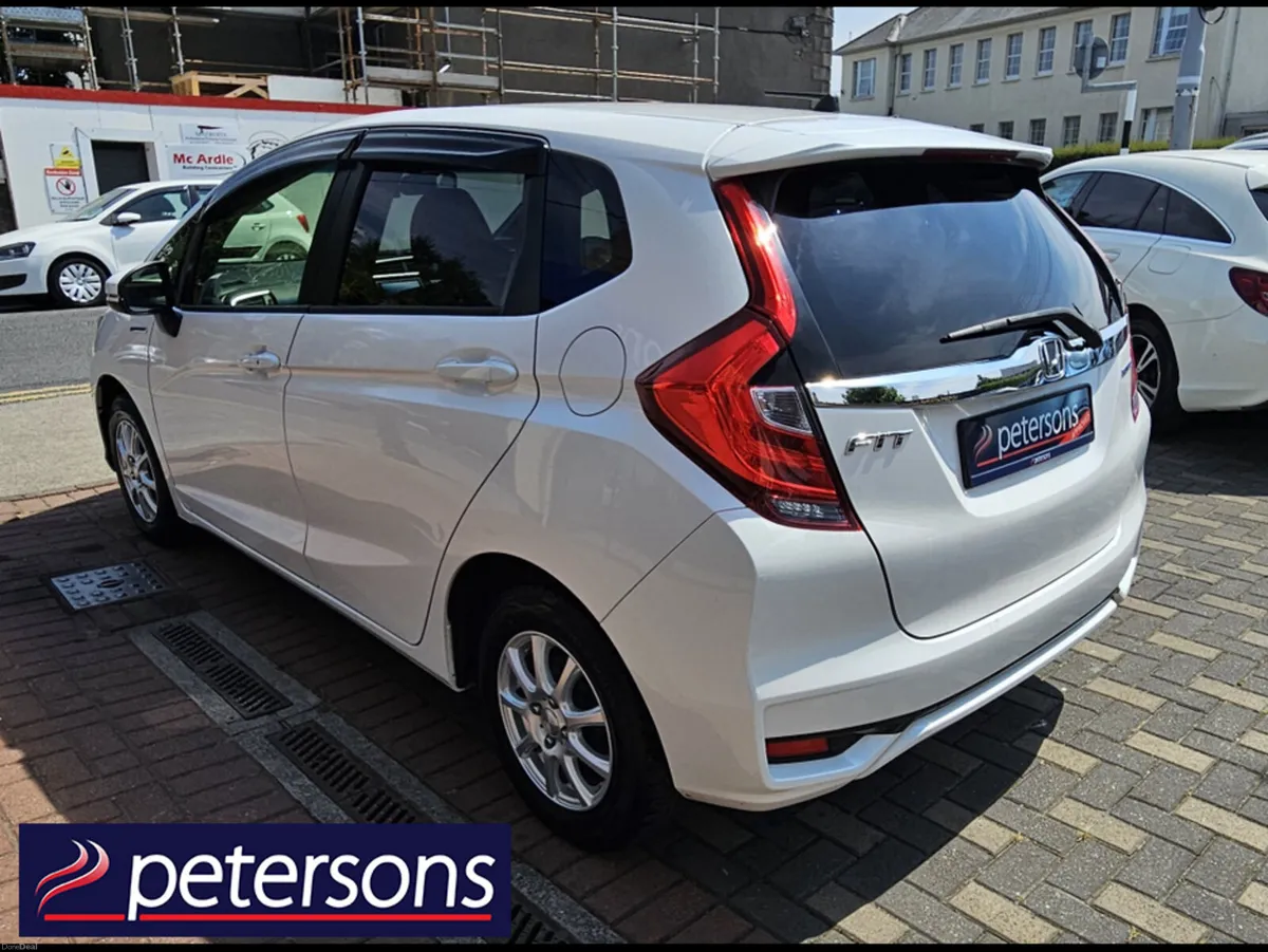 Honda Fit 1.5 PETROL HYBRID AUTOMATIC - Image 6