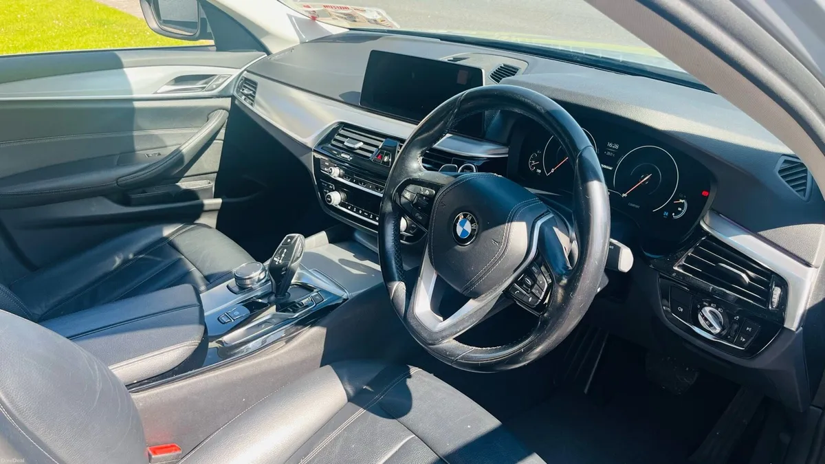 BMW 2018 530e Performance Petrol plug-in Hybrid - Image 6