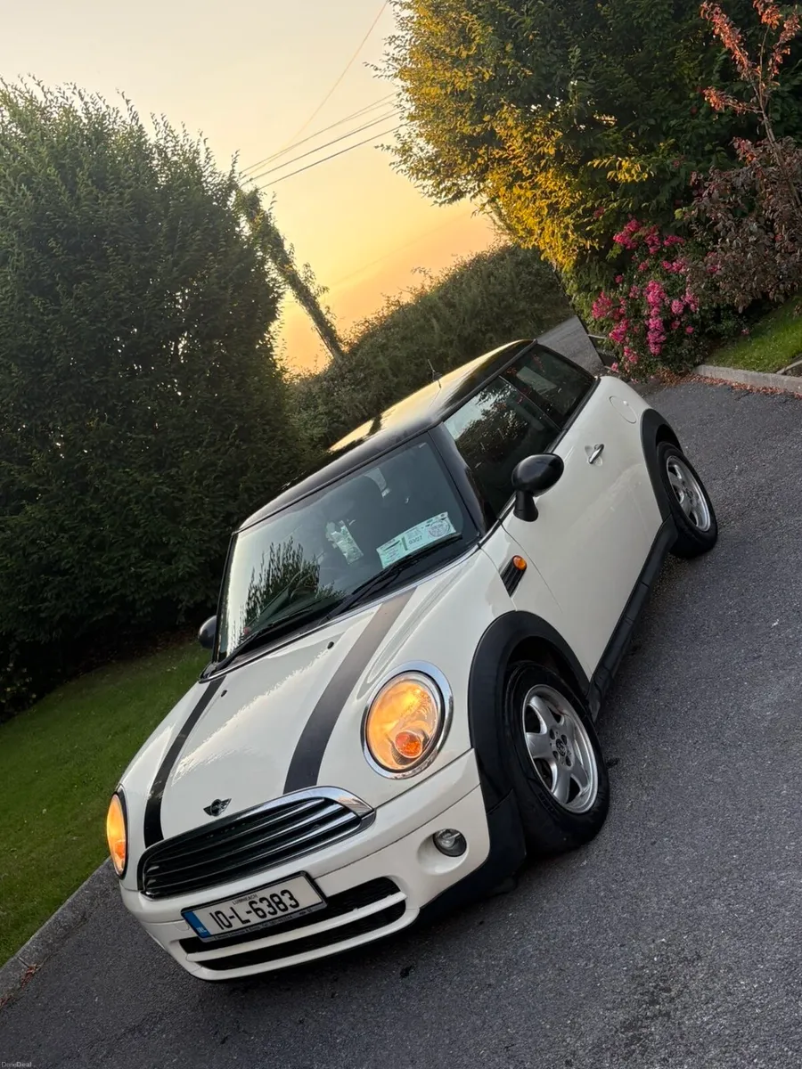White Mini Cooper D 2010 - Image 5