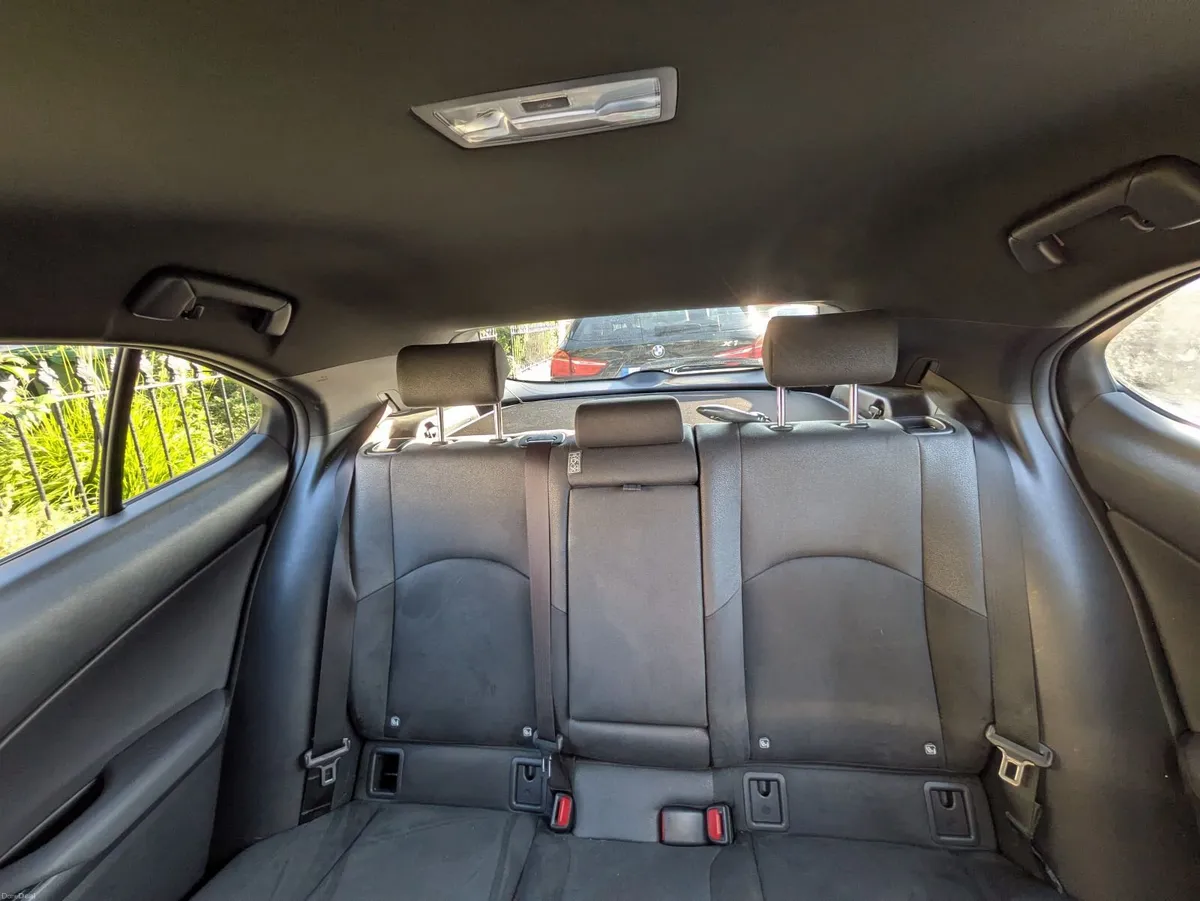 Lexus UX 250 Hybrid 2020 - Image 6