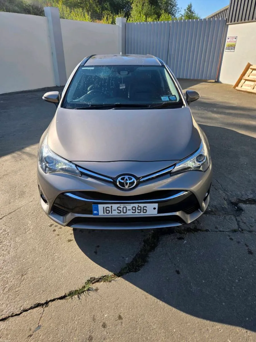 2016 Toyota Avensis 2.0 D SOL TS NAV 5DR - Image 2