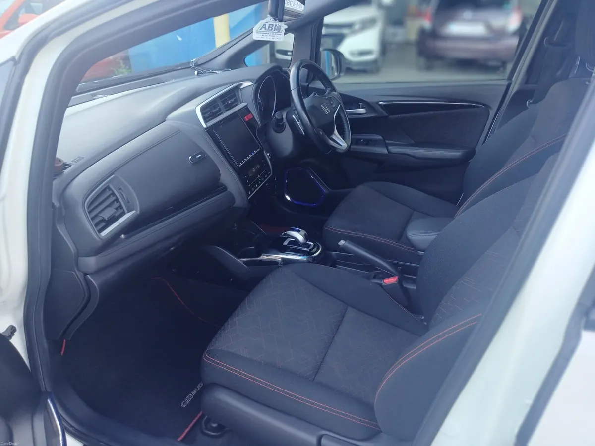 2013 Honda Fit Hybrid Automatic / Sports spec - Image 4