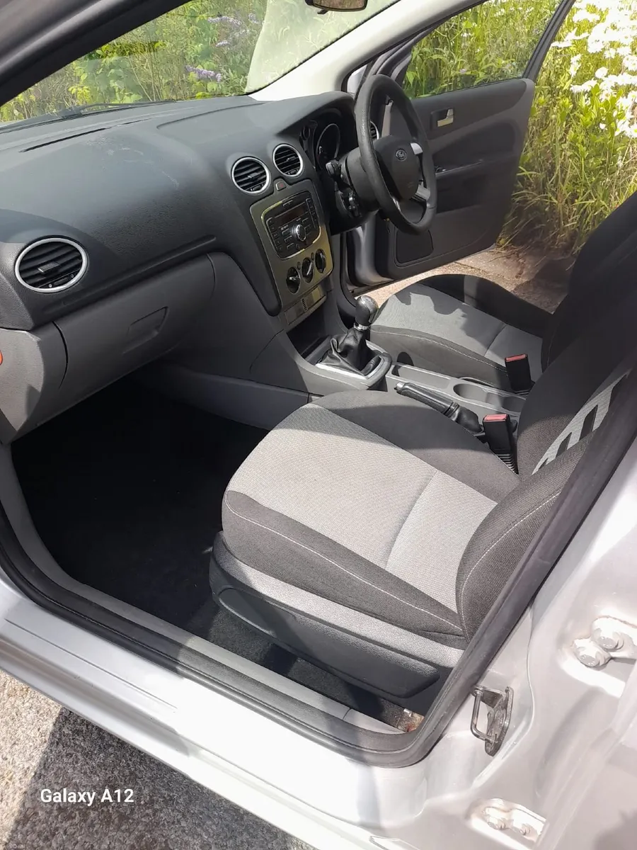 Ford Focus 2011 - Image 2