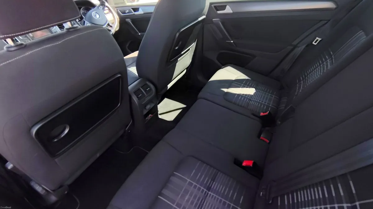 Volkswagen Golf 2016 - Image 2