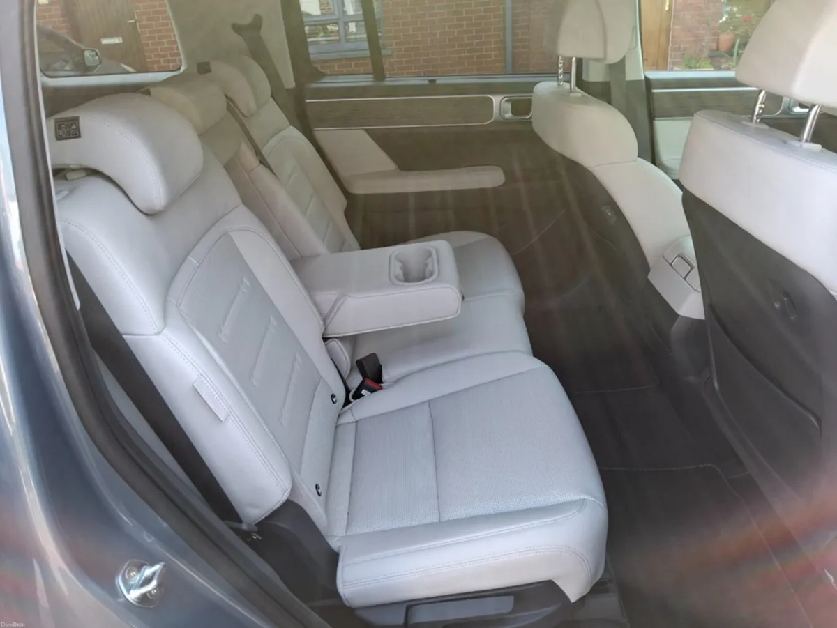 Hyundai Santa Fe PREMIUM PHEV ** Only 3000km ** - Image 6