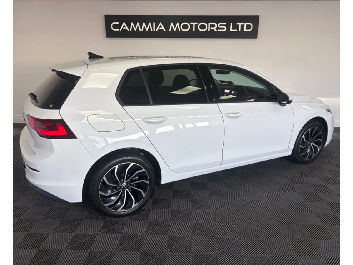 Volkswagen Golf 2023 VOLKSWAGEN GOLF MK8*AUTOMATIC - Image 2