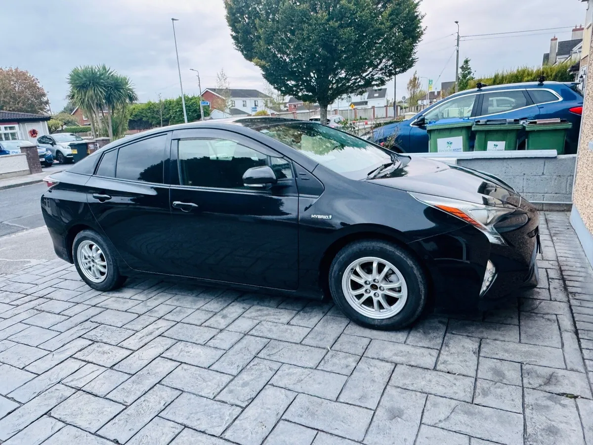 Toyota PRIUS 1.8 Auto Hybrid (2018) - Image 3