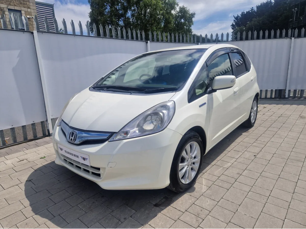 Honda Fit 1.3 PETROL HYBRID AUTO - Image 4