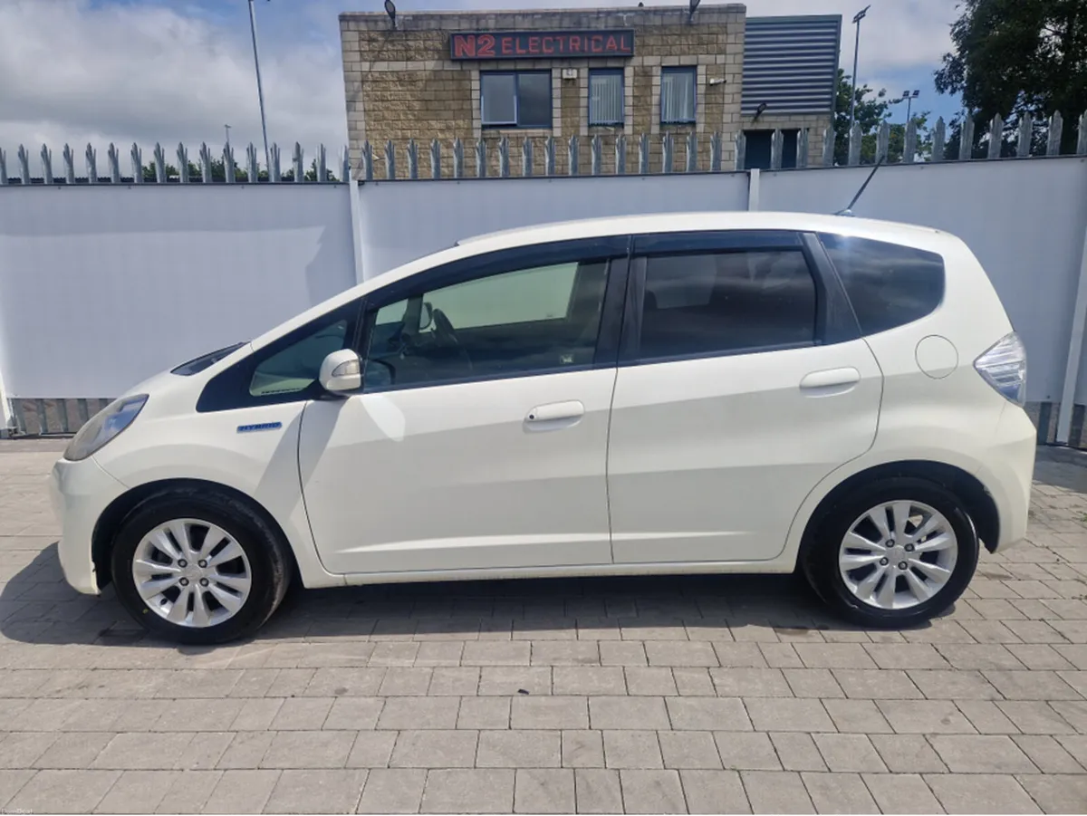 Honda Fit 1.3 PETROL HYBRID AUTO - Image 6