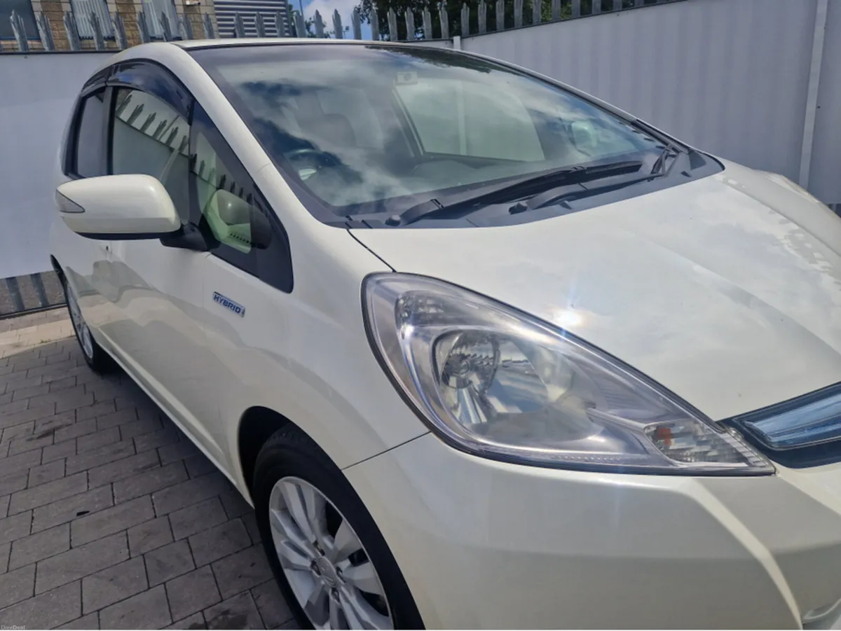Honda Fit 1.3 PETROL HYBRID AUTO - Image 2
