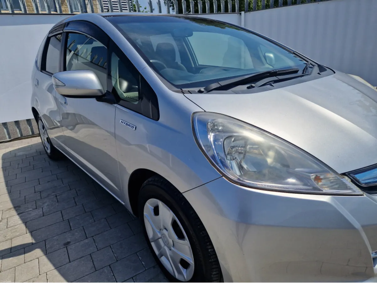 Honda Fit 1.3 PETROL HYBRID AUTO - Image 2