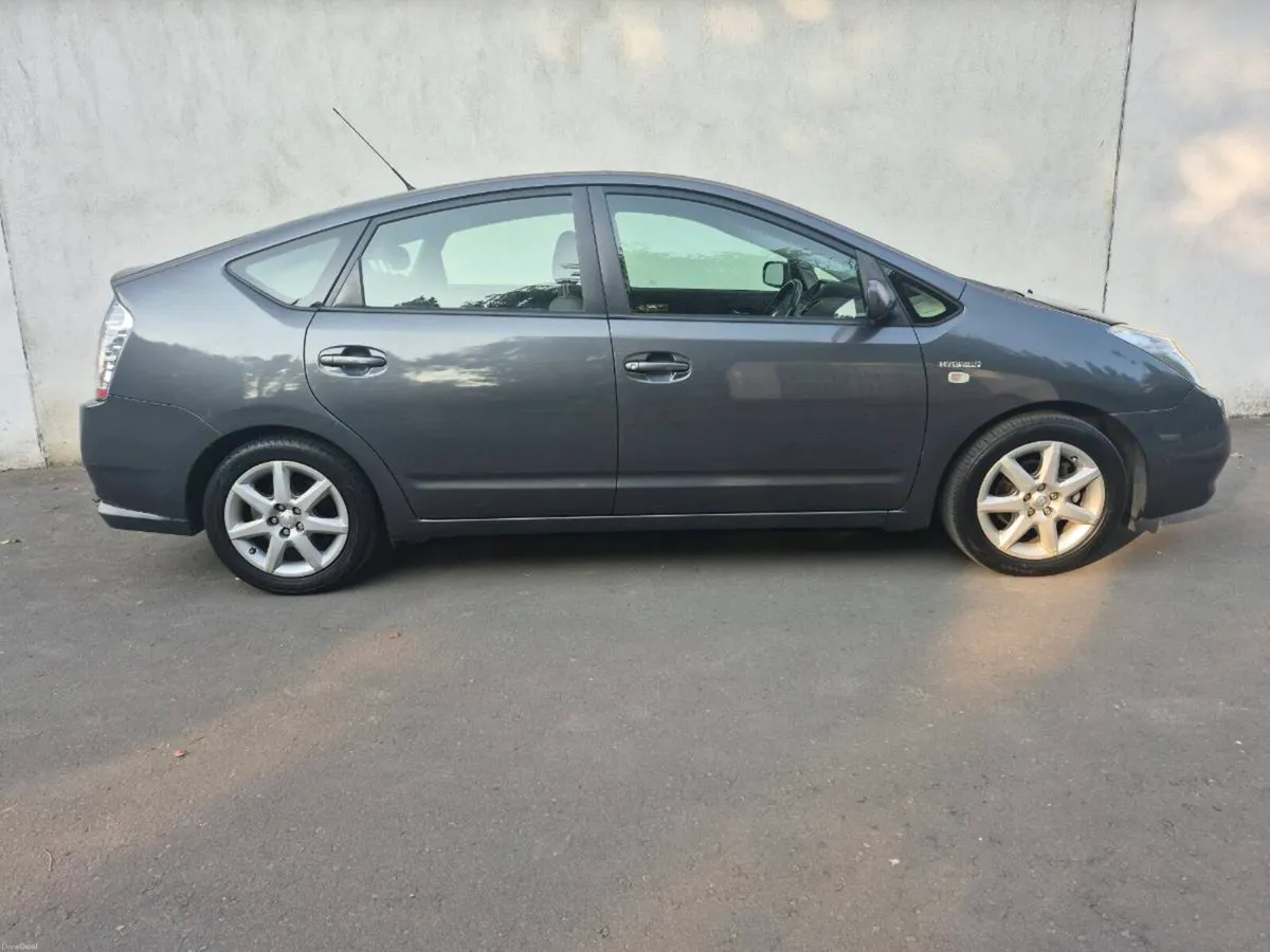 TOYOTA PRIUS 1.5L HYBRID AUTOMATIC**15 MONTHS NCT* - Image 4