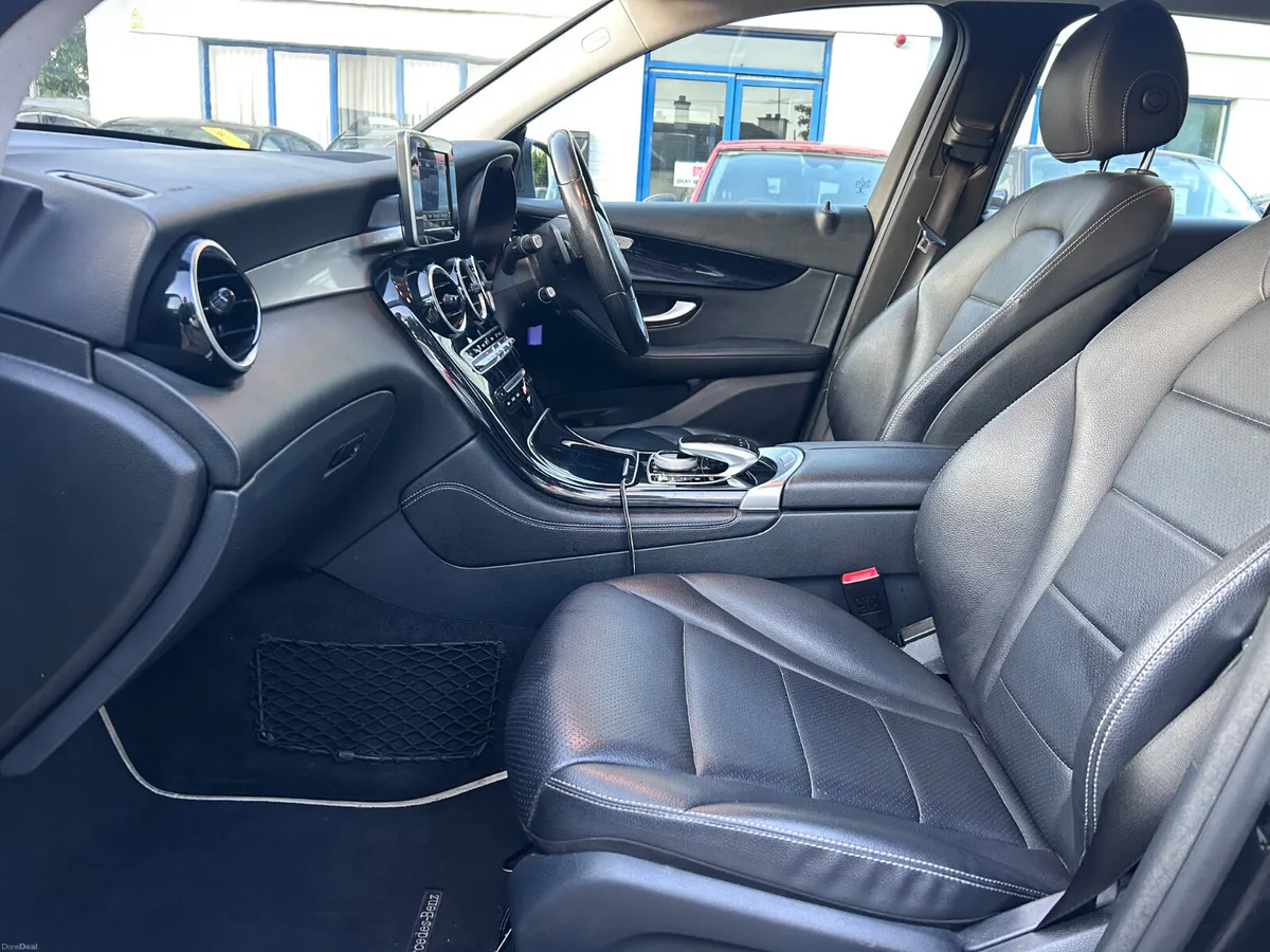 2019 MERCEDES GLC 220d AMG 4MATIC - Image 4