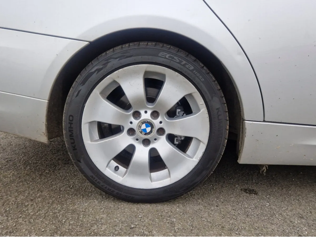 BMW 3-Series 2010 - Image 6