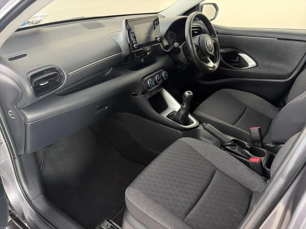 Toyota Yaris 1.0 LUNA 4DR - Image 6