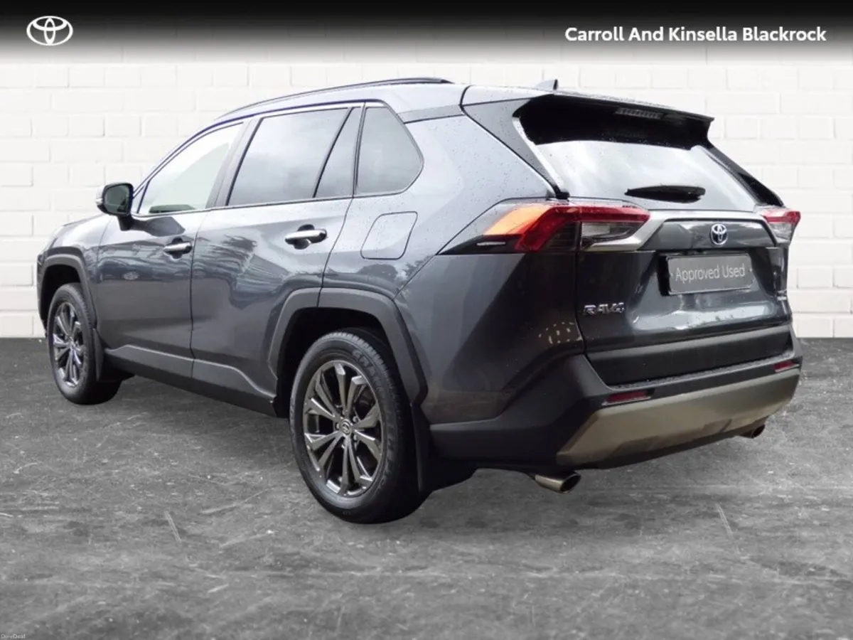 Toyota RAV4 Hybrid Platinum FWD - Image 2