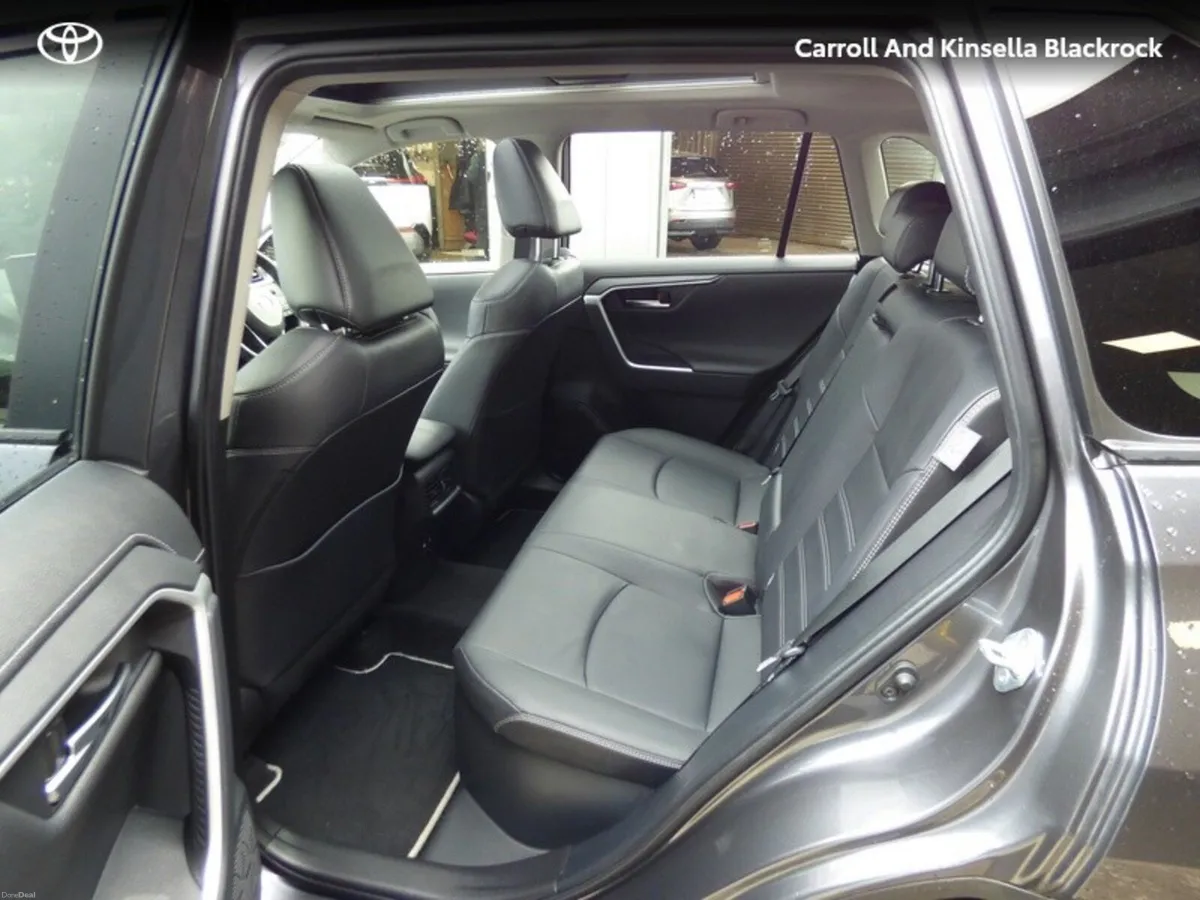 Toyota RAV4 Hybrid Platinum FWD - Image 6