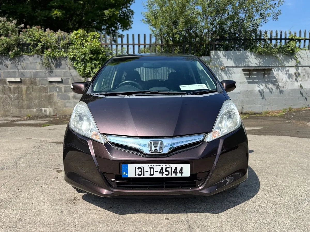 2013 HONDA FIT. LOW MILEAGE. NEW NCT. AUTO 1.3 HYB - Image 2
