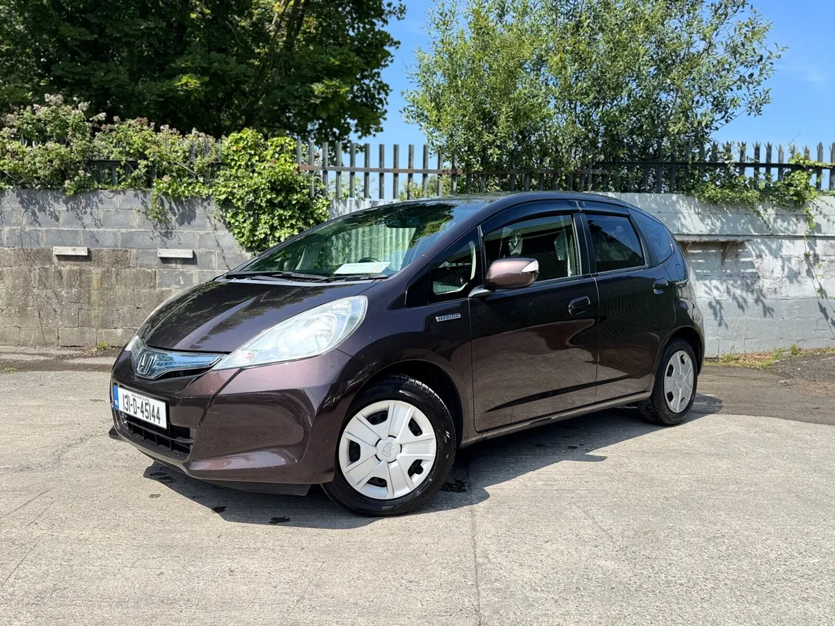 2013 HONDA FIT. LOW MILEAGE. NEW NCT. AUTO 1.3 HYB - Image 3