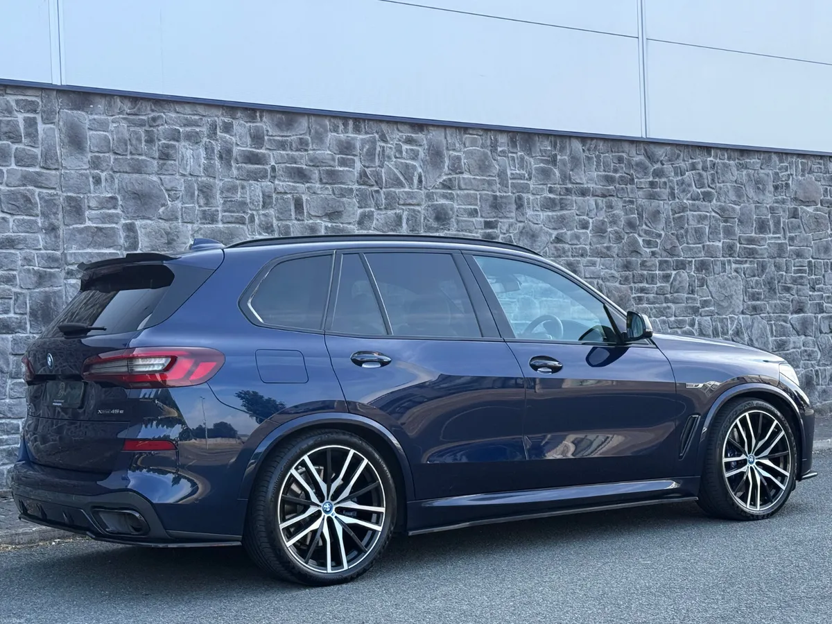 2022 BMW X5 M Sport Pro X-Drive 45E Pan Roof - Image 3