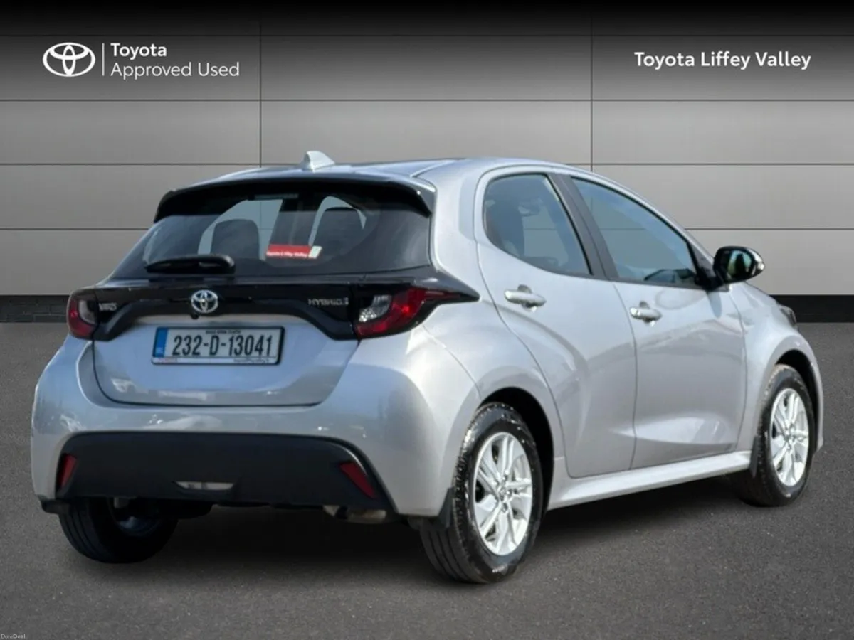 Toyota Yaris YARIS HYBRID LUNA - Image 2