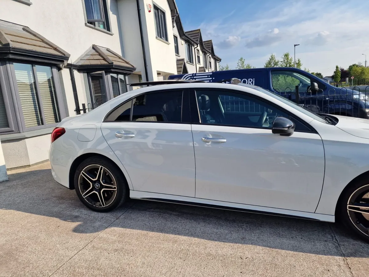 Mercedes-Benz A250e AMD Line Premium - Image 3