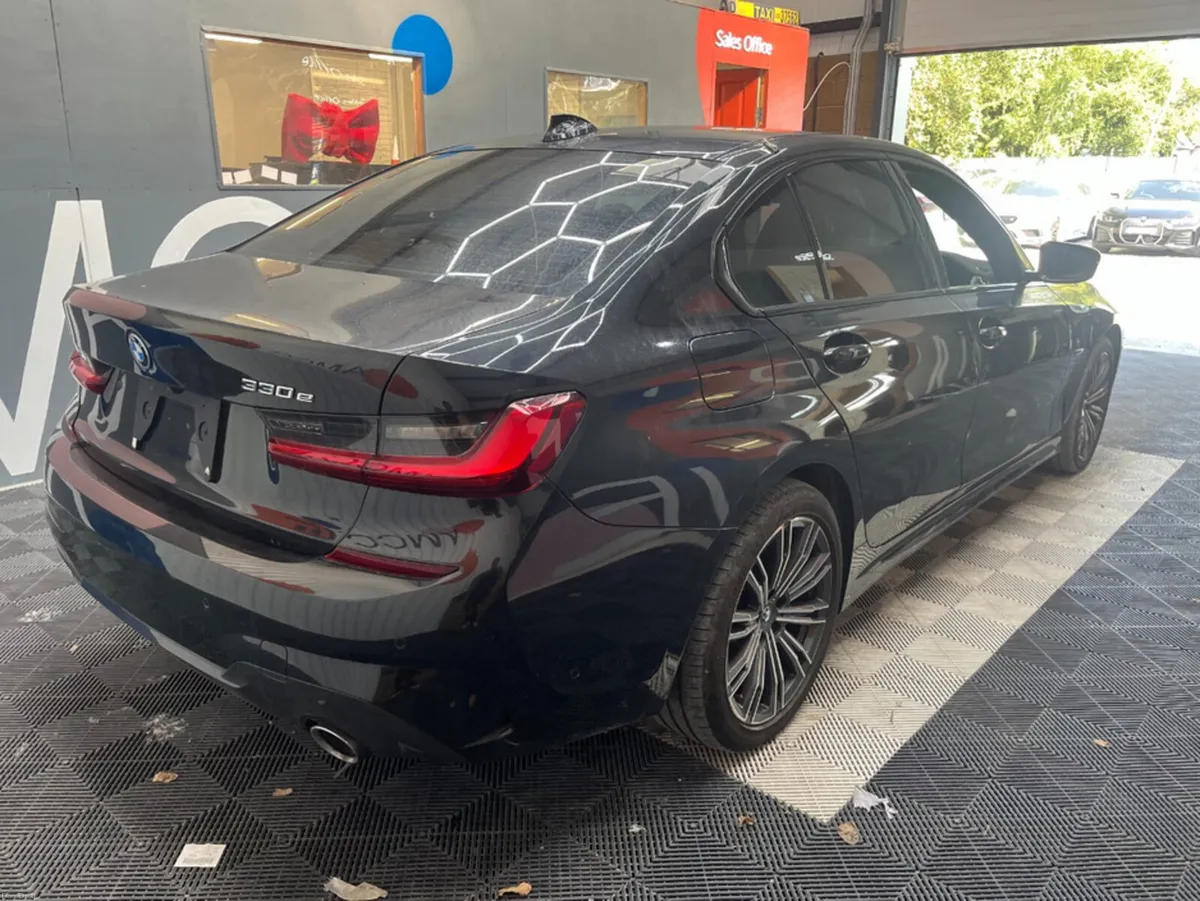 BMW 3-Series 2022 BMW 330E M-SPORT 2.0 AUTOMATIC / - Image 2