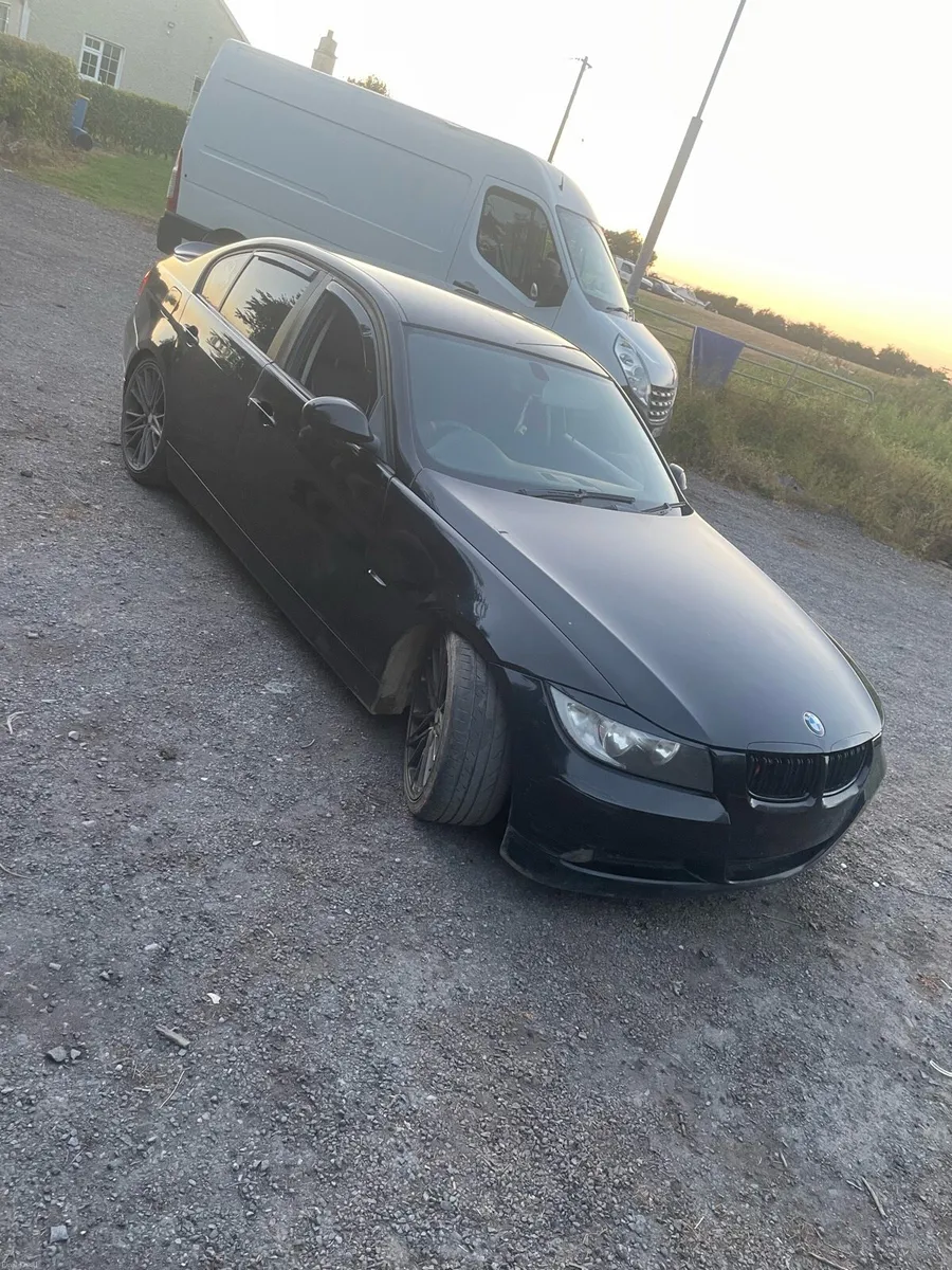 BMW 320I - Image 1