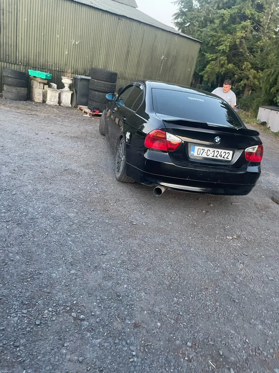BMW 320I - Image 2