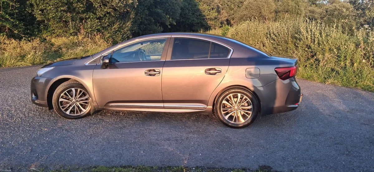 Toyota Avensis 2015 - Image 1