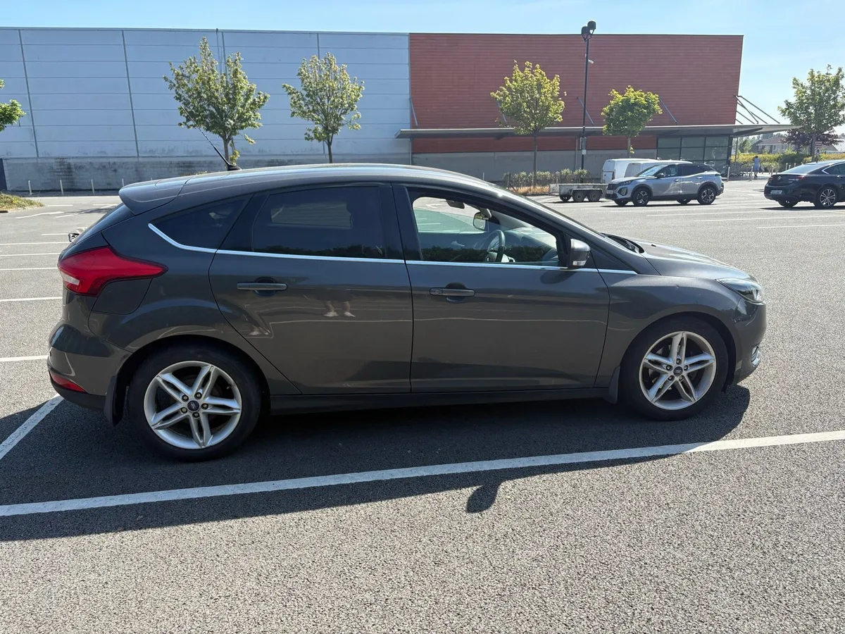 Ford Focus 2015 Zetec - Image 2