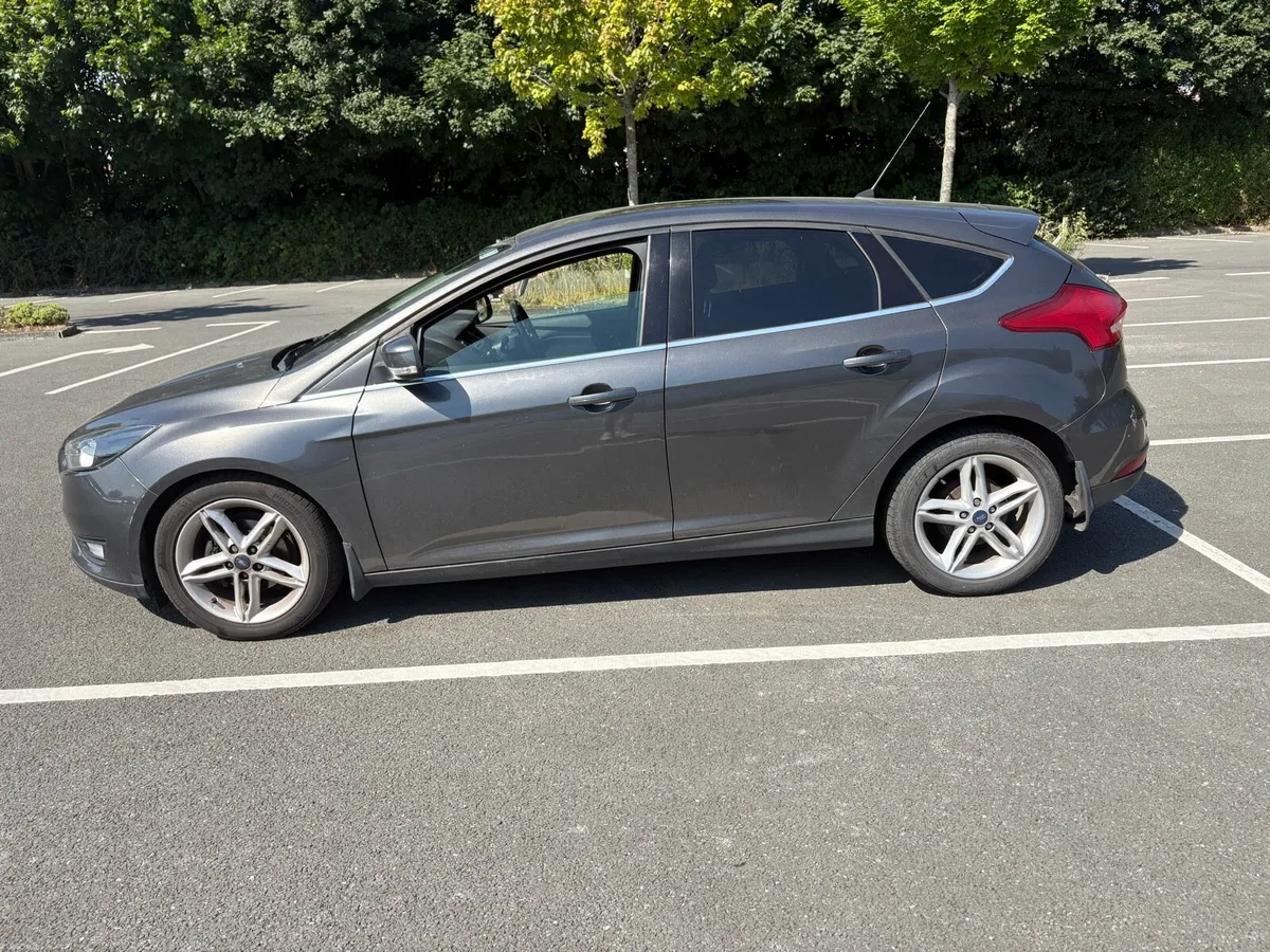 Ford Focus 2015 Zetec - Image 4