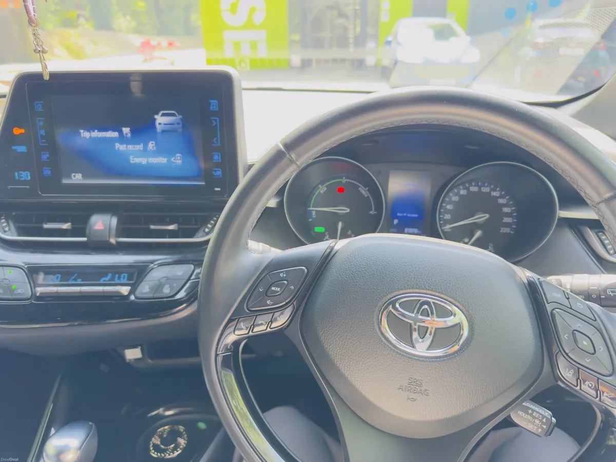 TOYOTA CH-R LOW MILES HYBRID - Image 5