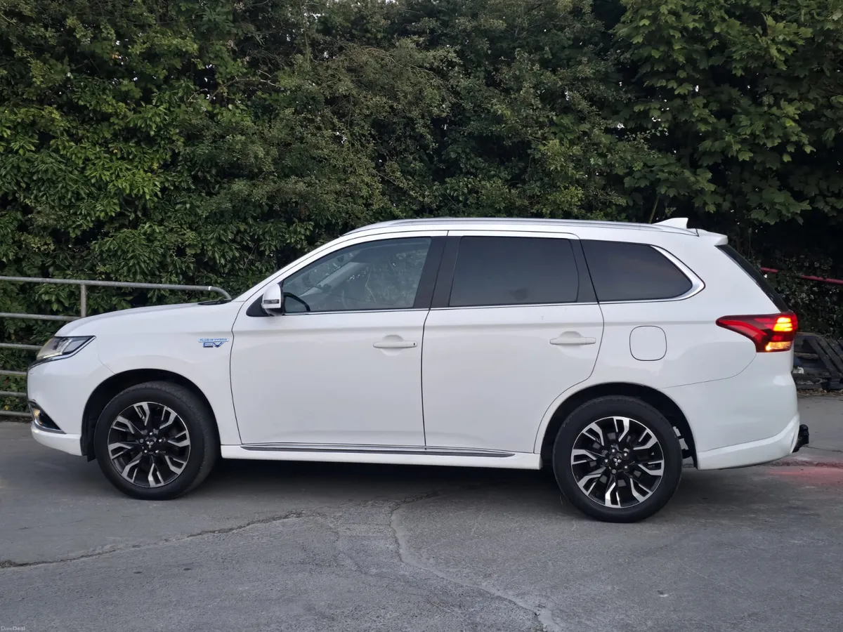 2016 OUTLANDER HYBRID AUTO NCT&TAX €10,900 - Image 6
