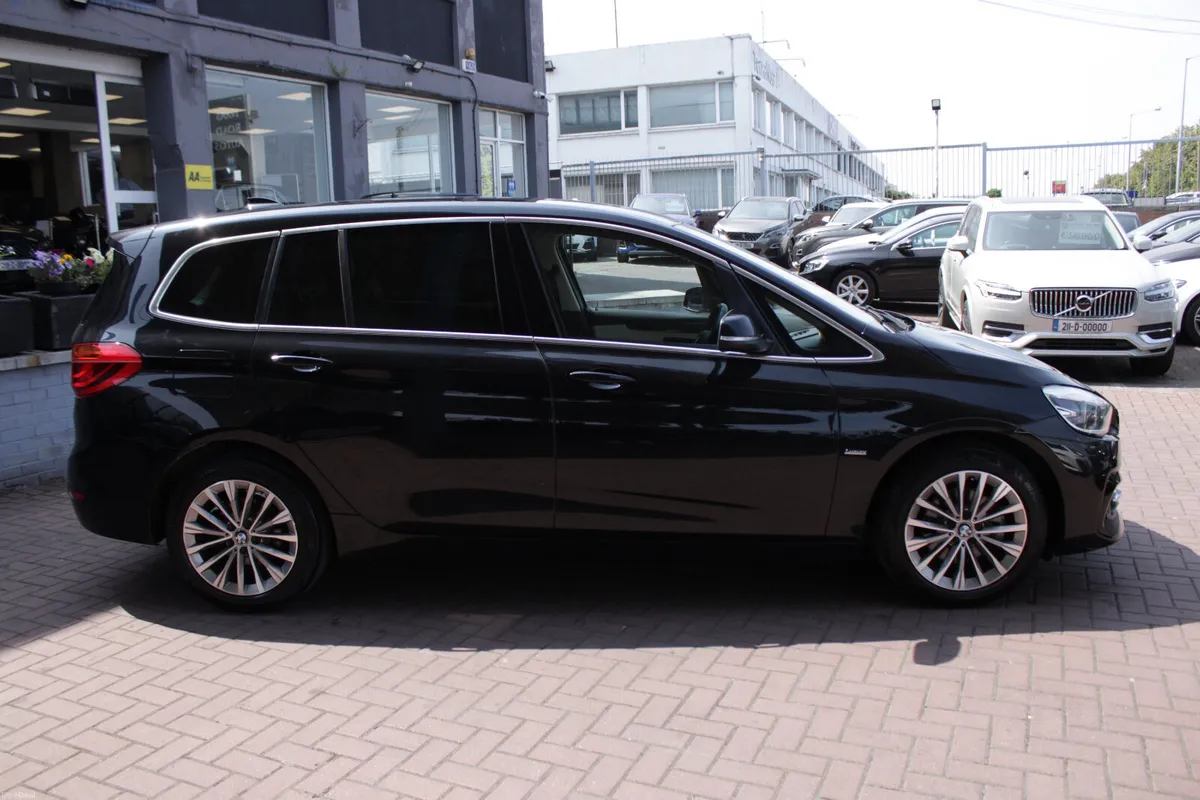 2.0D SE LUXURY 7 SEATER AUTOMATIC // IMMACULATE CO - Image 3