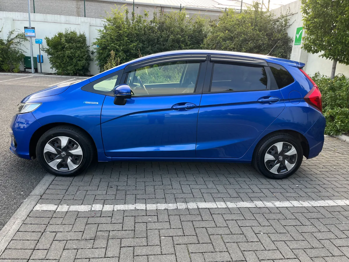 Honda Fit 2018,1.5 HYBRID JUST ,LIKE BRAND NEW . - Image 4