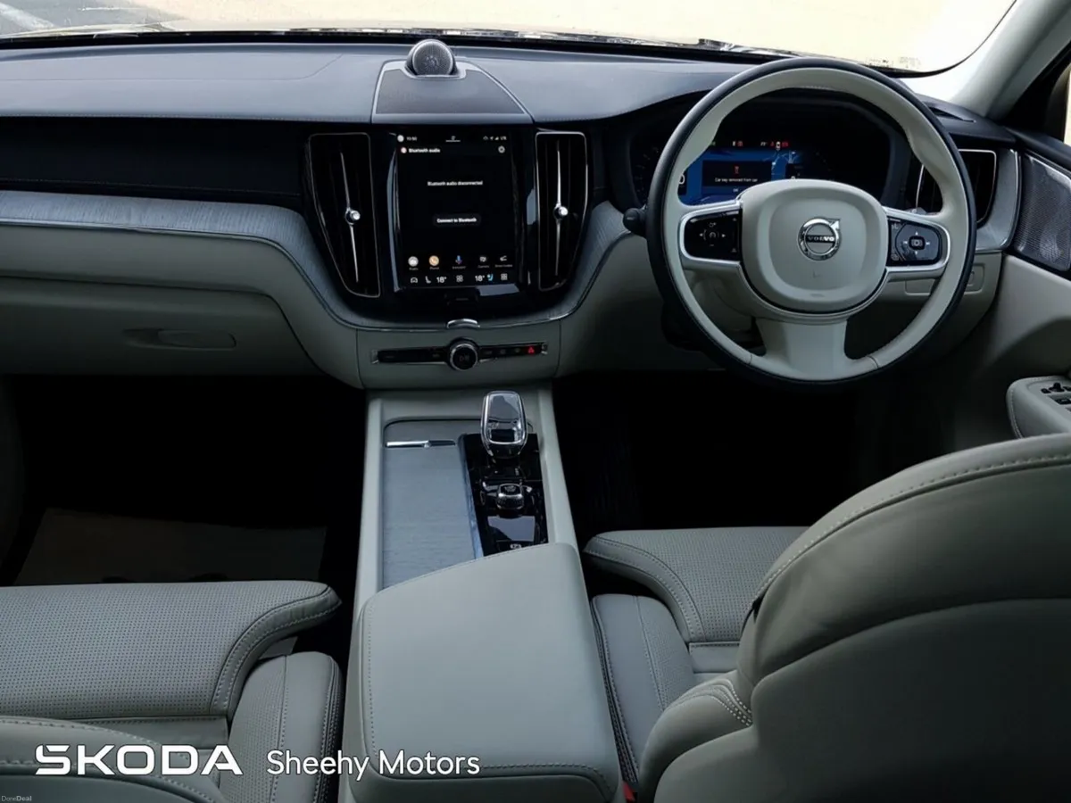 Volvo XC60 T6 PHEV AWD ULTRA - Image 2