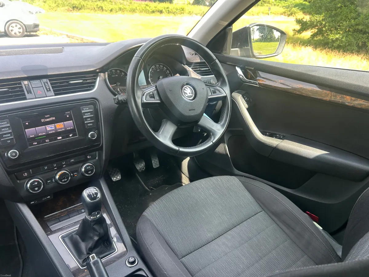 Skoda Octavia 2014, service history - Image 4