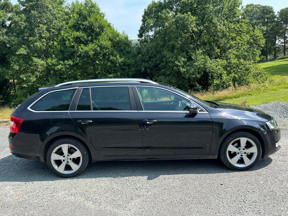 Skoda Octavia 2014, service history - Image 3