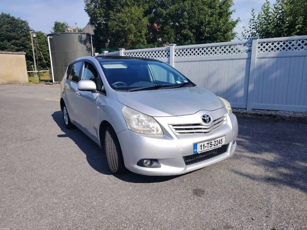 2011 Toyota Verso 2.0L diesel 7 seats - Image 2