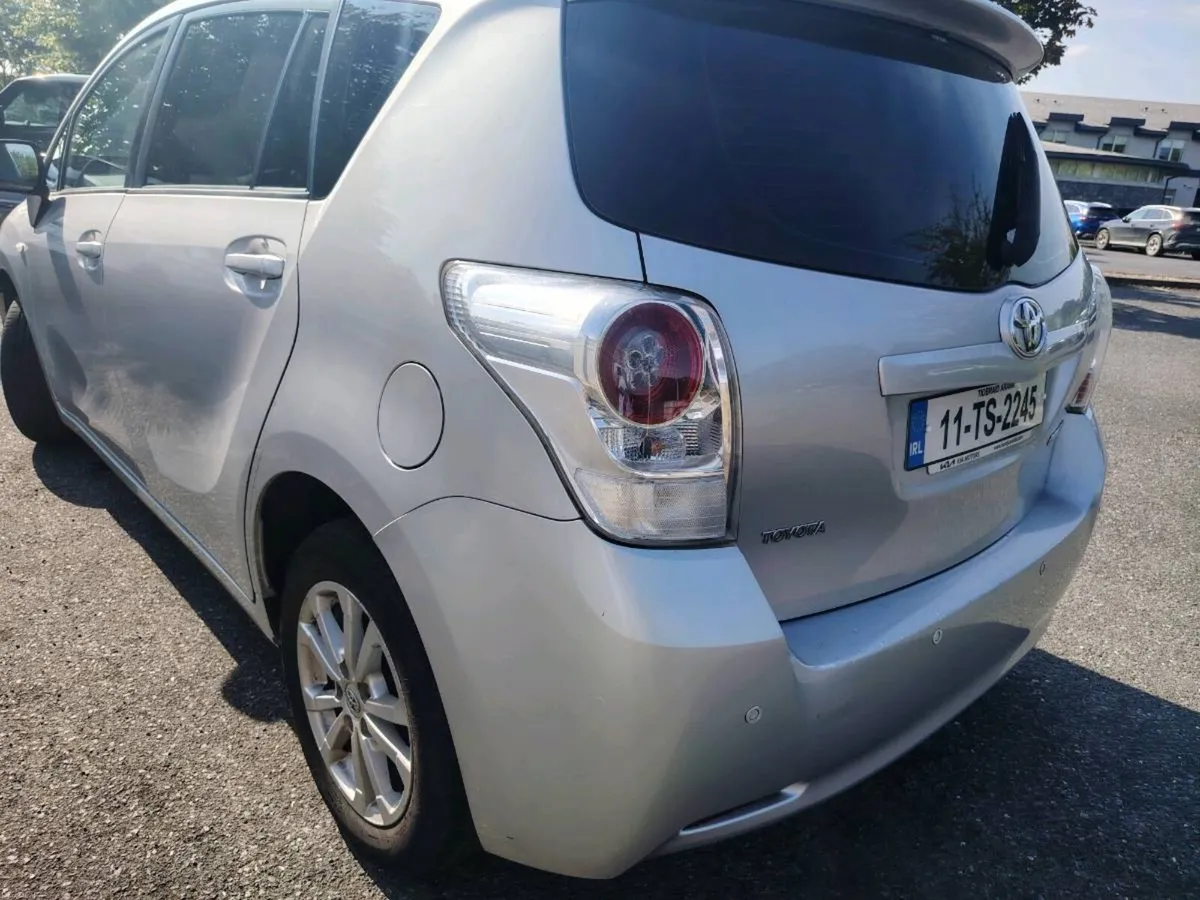 2011 Toyota Verso 2.0L diesel 7 seats - Image 4