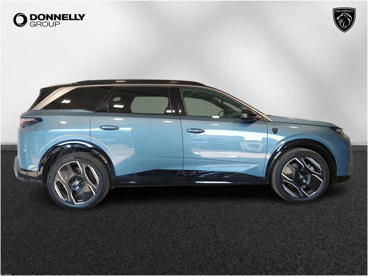 Peugeot 5008 E- Electric Estate GT - Image 3