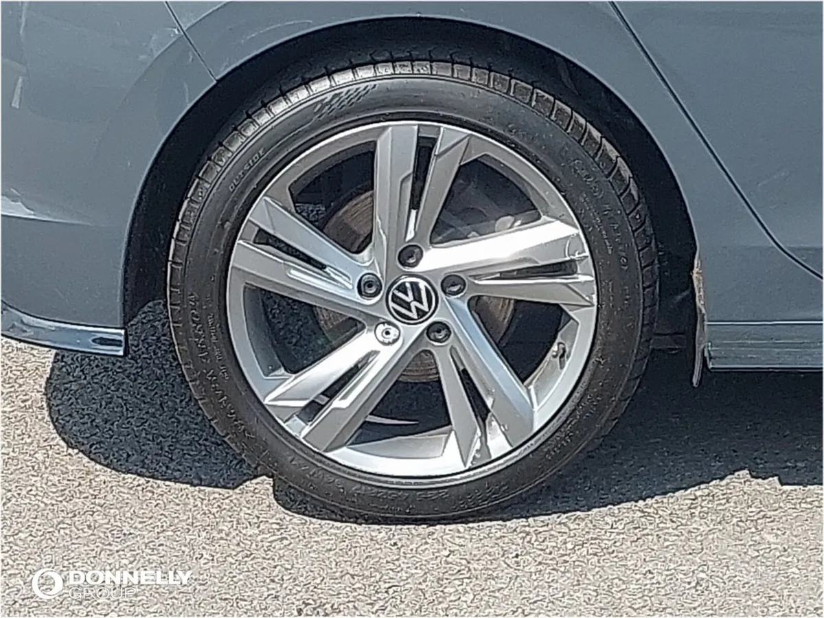 Volkswagen Golf Hatchback R-Line - Image 5