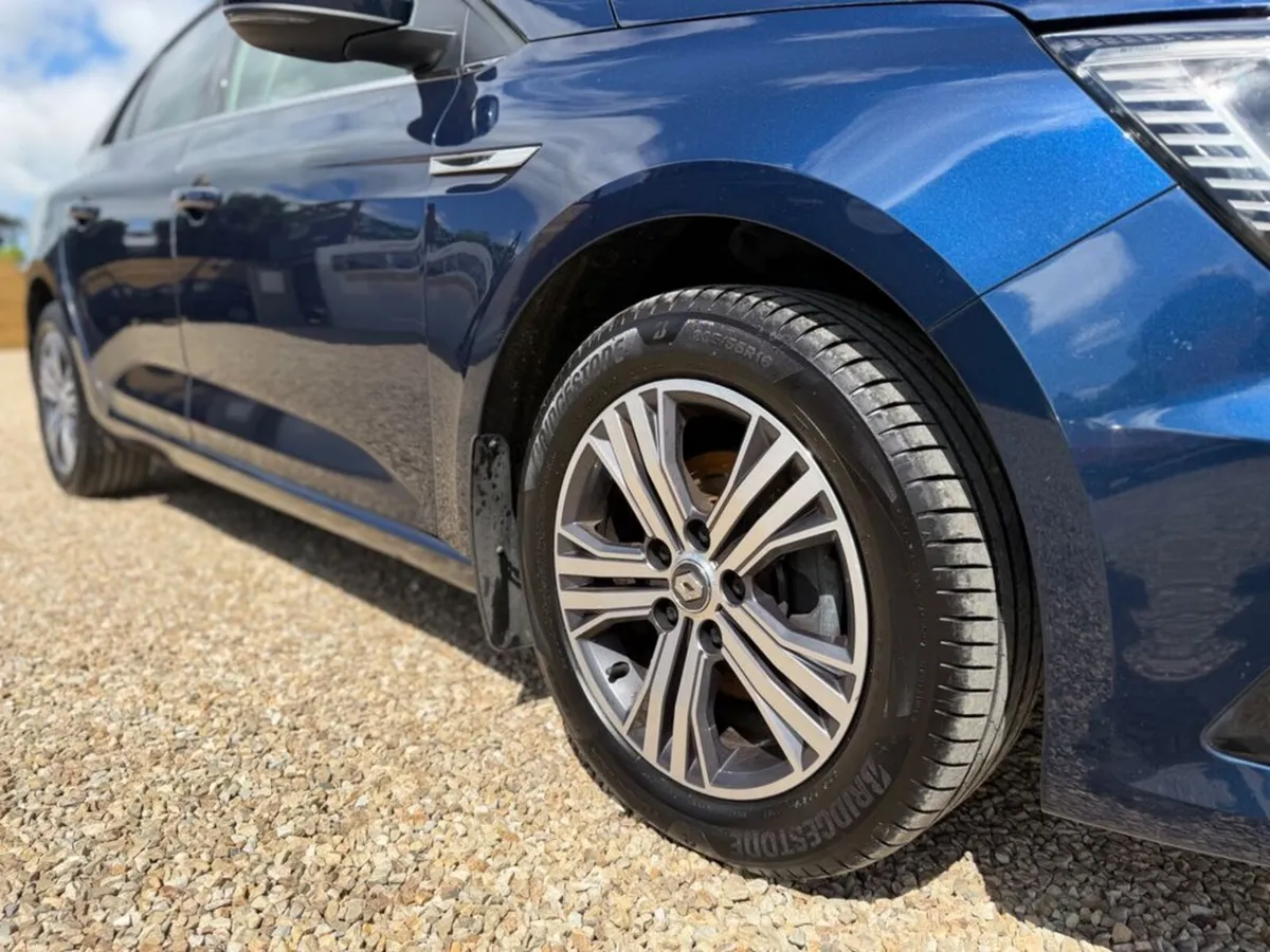 Renault Megane Iconic TCE 120 6dfull 4DR - Image 6