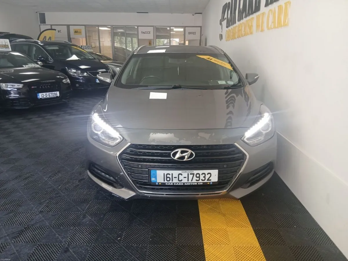 Hyundai i40 1.7 Crdi SE NAV Bl/dr 141 5DR - Image 3