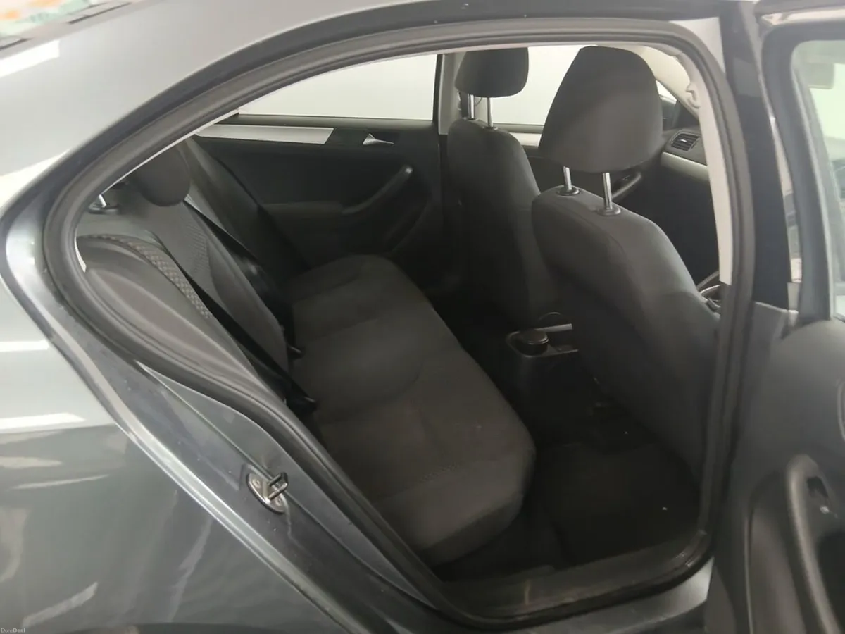 Volkswagen Jetta TL 1.6tdi M6F 105BHP 4DR - Image 6