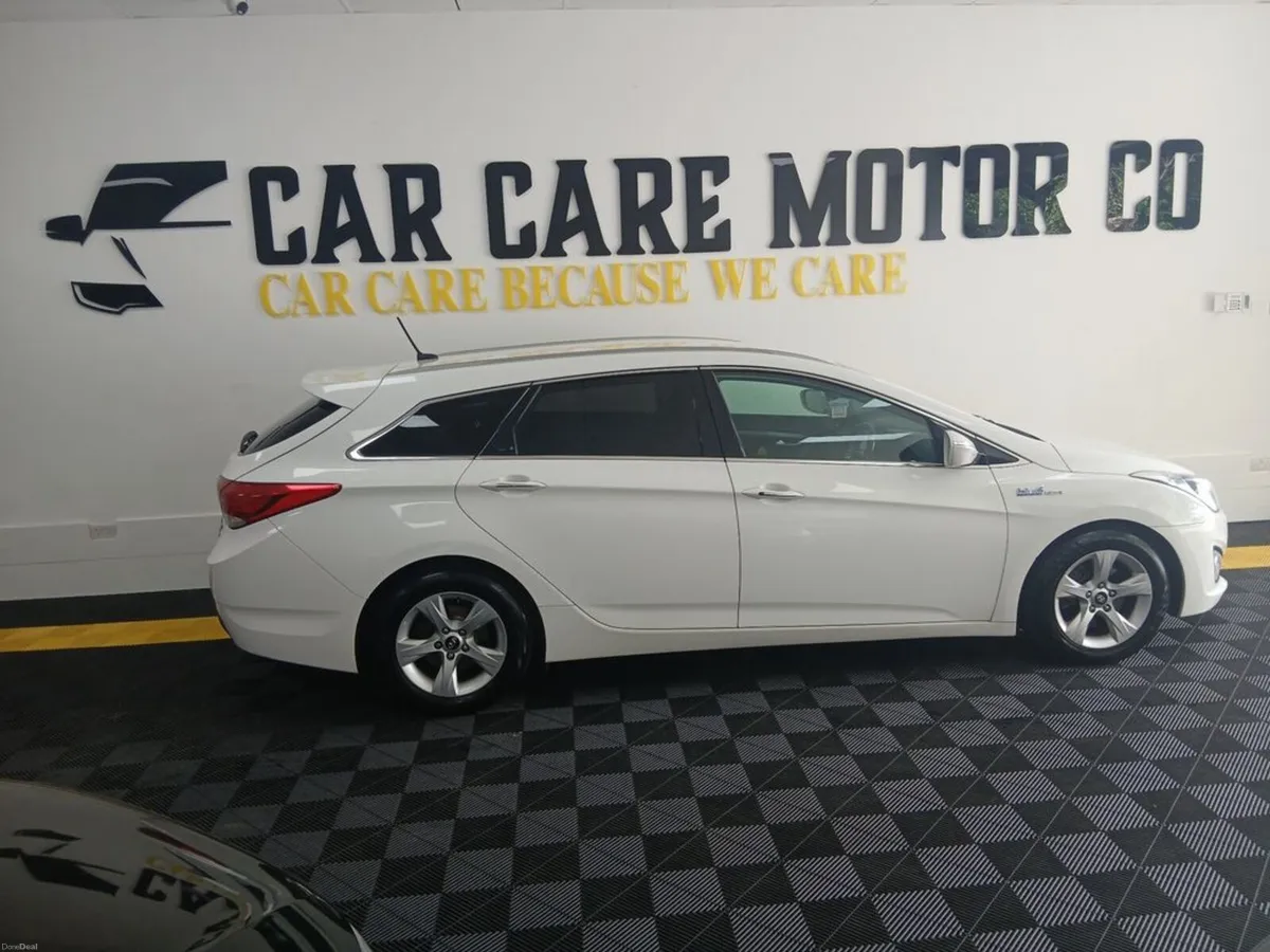 Hyundai i40 1.7 Crdi Style BLU Driv 5DR - Image 1